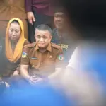 Wali Kota Palu Hadianto Rasyid dan dan Wakil Wali Kota Palu Imelda Liliana Muhidin di tengah aksi demonstrasi di depan Kantor DPRD Sulteng, Senin (1/9/2025). (©Prokopim Setda Koat Palu/Jufri)