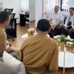Audiensi Kepala Divisi Peraturan Perundang-undangan dan Pembinaan Hukum Kanwil Kemenkum Sulteng, Sopian ke Sekda Kota Palu, Selasa (16/9/2025). (©Kemenkum SUlteng)