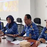 Tim Bapenda menyampaikan materi sosialisasi penurunan pajak di palu, Kamis (18/9/2025). (©Humas Pemkot Palu)