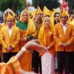 Gubernur SUlteng Anwar Hafid (kedua kanan) bersama Wagub Reny A Lamadjido, Wali Kota Hadianto Rasyid dan Wawali Imelda Liliana Muhidin disambut tari adat sebelum upacara peringatan HUT ke-47 Kota Palu di halaman kantor Wali Kota Palu, Sabtu (27/9/2025). (©Prokopim Setda Kota Pal;u/Jufri)