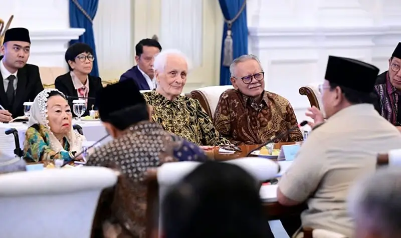 Presiden Prabowo Subianto menerima sejumlah tokoh Gerakan Nurani Bangsa (GNB) di Istana Merdeka, Jakarta, Kamis (11/9) malam. (©BKMI Stpres)