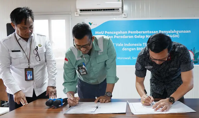 Penandatangan MoU antara PT Vale Indonesia dengan BNN Morowali terkait pearng terhadap narkoba. (©PT Vale Indonesia)