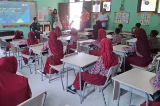 Sejumlah siswa SD mengikuti program edukasi sampah berbasis 3R oleh PT Vale di Morowali. (©PT Vale Indonesia)