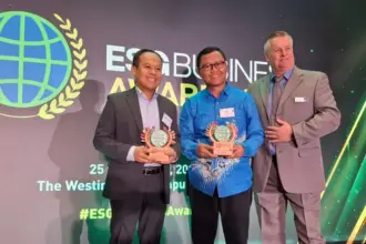 Budiawansyah, Chief of Sustainability & Corporate Affairs PT Vale Indonesia, saat menerima penghargaan. (©PT Vale Indonesia)