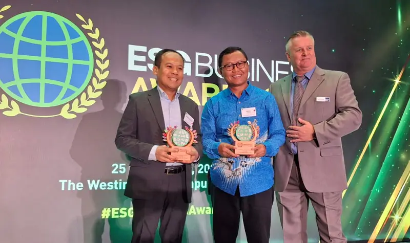 Budiawansyah, Chief of Sustainability & Corporate Affairs PT Vale Indonesia, saat menerima penghargaan. (©PT Vale Indonesia)