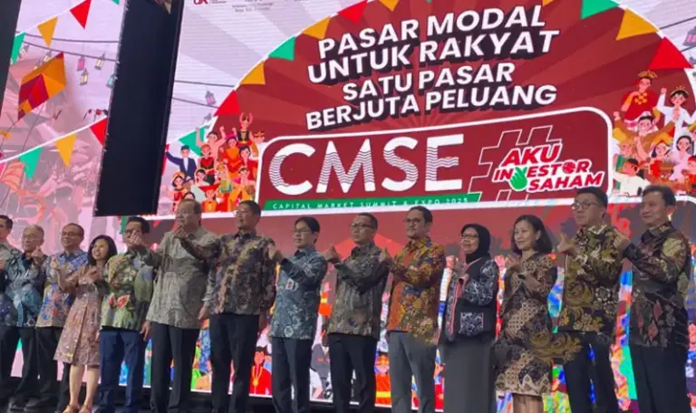 Opening ceremony Capital Market Summit & Expo (CMSE) 2025 di Gedung Bursa Efek Indonesia (BEI), Jakarta, Jumat (17/10/2025). (© Republika/Eva Rianti)