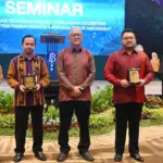 Kepala Perwakilan BI SUlteng, Irfan Sukarna (tengah) bersama para narasumber Talk Show di palu, Kamis (16/10/2025). (© bmzIMAGES/Basri Marzuki)