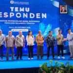 Pemberian apresiasi kepada responden oleh BI SUlteng dalam kegiatan Temu Responden di Palu, Jumat (3/10/2025). (©Irwan)