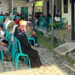 Waket DPRD Sulteng Aristan (kanan) berdialog dengan warga saat melakukan Kundapil di Kelurahan Tatura Utara Palu, MInggu (5/10/2025). (© dok. pribadi)