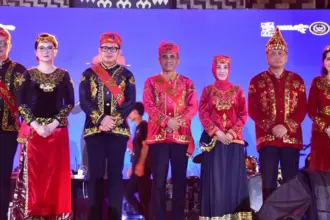 Seremeonial pembukaan Festival Danau Poso di Tentena, Poso, Kamis (24/10/2025). (©Pendam 23)