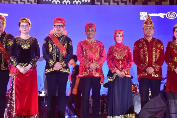 Seremeonial pembukaan Festival Danau Poso di Tentena, Poso, Kamis (24/10/2025). (©Pendam 23)