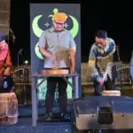 Wakil Ketua MPR RI Abcandra Muhammad Akbar Supratman (kedua kiri) bersama Kadis Kebudayaan Sulteng Andi Kamal Lembah (kanan), Kadis Pendidikan Kota Palu hardi, dan Kasat Buinmas Polresta Palu menabuh gimba menandai pembukaan Folklore Fusion Fest & Art 2025 di kawasan Cagar Budaya Bone Oge, Palu, Jumat (17/10/2025)) malam. (© bmzIMAGSE/Basri Marzuki)