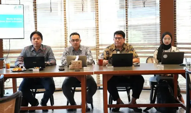 Media briefing kepada Konvensi Kerangka Kerja Perserikatan Bangsa-Bangsa tentang Perubahan Iklim (UNFCCC). (©IESR)