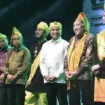 Pangdam XXIII/Palaka Wira, Mayjen TNI Jonathan Binsar Parluhutan Sianipar (tengah) pada pembukaan Posalia Kampung Lere 2025, Kamis (30/10/2025). (©Pendam 23)