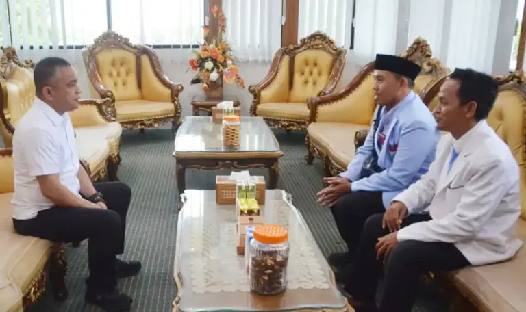 Pengurus BKPRM Kota Palu bertemu dengan Wali Kota Palu, Hadianto Rasyid, Jumat (3/10/2025). (© Prokopim Setda Kota Palu/Imron)