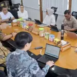 Wali Kota Hadianto Rasyid bersama Wakil Wali Kota Imleda dan Sekkot Irmayanti berdialog dengan perwakilan peemerintah Jepang tentang kerjasama Biogas di Palu, Juamt (3/10/2025). (© Prokopim Setda Kota Palu/Jufri)
