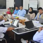 Diskusi antara Sekkot Palu dengan Tim BNG tentang juknis MBG di Ruang Sekda, Rabu (15/10/2025). (© Prokopim Setda Kota Palu/Imron)