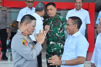 Gubernur Anwar Hafid bersama Kapolda Sulteng yang akan mengkahiri masa jabatannya pada silaturahmi di palu, Rabu (22/10/2025). (©Humas Polda Sulteng)