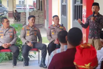 Suasana FGD bertema "Terorisme Musuh Kita Bersama" ysng digelar Divisi Humas Polri melalui Tim Subsatgas Banops Humas Polri di Sigi, Senin (13/10/2025). (© Humas Polda Sulteng)