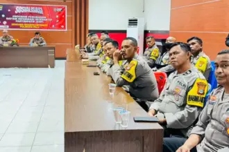 Sejumlah Bhabinkamtibmas mengikuti Sosialisasi SIIP yang dipimpin Kabid Humas Polda Sulteng Kombes Pol Djoko Wienartono di Aula Rupatama Polresta Palu, Rabu (8/10/2025). (© Humas Polda Sutleng)