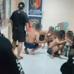 Sejumlah remaja yang digelandang ke Mapolresta Palu karena terlibat tawuran geng motor di Jalan Veteran Palu, Rabu (15/10/2025). (© Humas POlresta Palu)