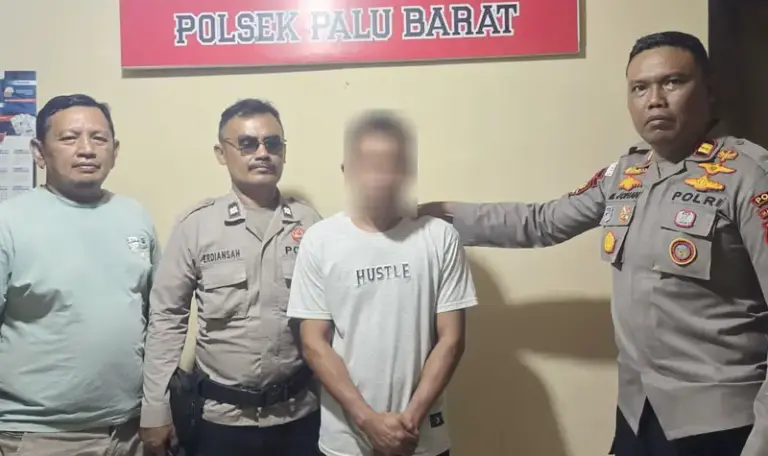 IF, tukang parkir yang meludahi pengunjung setelah ditangkap aparat Polsek Palu Barat, Selasa (14/10/2025). (© Humas Polresta Palu)