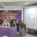 Solidaritsa perempuan pada konferensi pers Hari Pangan Sedunia, Kamis (16/10/2025). (© Solidaritas Perempuan)