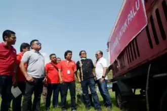 Combat (menara seluler bergerak) yang didirikan pasca gempa dan tsunami, di Desa Lolu, Sigi, Sulawesi Tengah, Kamis (18/10/2018). (© bmzIMAGES/Basri Marzuki)