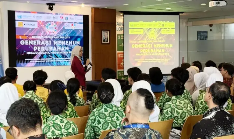 Wakil Menteri Irene Umar memaparkan tentang peran Kementrian Ekonomi Kreatif untuk mendukung pencapaian SDGs (©Dedi Maryanto/UNIC)