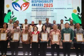 Para perwakilan perusahaan yang mendapatkan penghargaan Bisnis Indonesia CSR Awards (BISRA) 2025 di Jakarta, Selasa (30/9/2025). (© Pt Vale Indonesia)