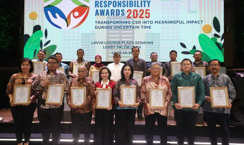 Para perwakilan perusahaan yang mendapatkan penghargaan Bisnis Indonesia CSR Awards (BISRA) 2025 di Jakarta, Selasa (30/9/2025). (© Pt Vale Indonesia)