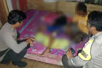 Korban digigit buaya setelah dievakuasi. (©Humas Polres Touna)