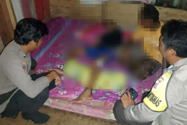 Korban digigit buaya setelah dievakuasi. (©Humas Polres Touna)