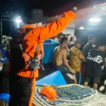 Para penumpang KM Cahaya Sarifa yang seluruhnya berhasil dievakuasi dan selamat setelah tenggelam di perairan Morowali, Kamis (30/10/2025). (©Basarnas Palu)