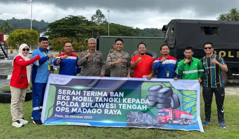 Penyerahan bank bekas dari PT Elnusa Petrofin kepada Satgas adago Raya di Tokorondo, Poso, Kamis (30/10/2025). (©Elnusa Petrofin)