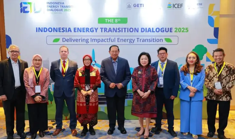 Sesi foto bersama usai Indonesia Energy Transition Dialogue (IETD) 2025 di Jakarta, Senin (6/10/2025). (©IESR)