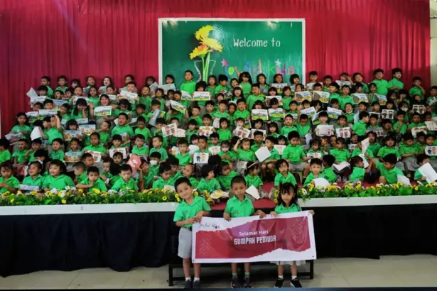 Murid-murid Joyful Kids pada peringatan Sumpah Pemuda 2025 di Palu, Selasa (28/10/2025). (©Joyful Kids)