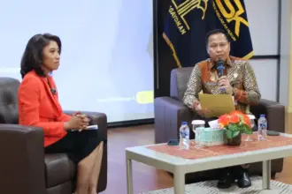 Kakanwil Kemenkum Sulteng, Rakhmat Rinaldy pad adiskusi implementasi pendaftaran merek di palu, Kamis (23/10/2025). (©Kemenkum Sulteng)