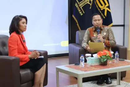 Kakanwil Kemenkum Sulteng, Rakhmat Rinaldy pad adiskusi implementasi pendaftaran merek di palu, Kamis (23/10/2025). (©Kemenkum Sulteng)