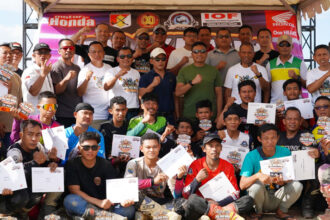 Foto bersama usai penutupan dan penyerahan hadian Palaka Wira Enduro Competitin 2025 di Palu, Minggu (12/10/2025). (© Pendam 23/PW)