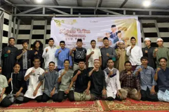 Foto bersama usai ceramah dan doa bersama piringati HUT ke-80 TNI oleh Majelis Taklim Datokarama Palu, Minggu (5/10/2025). (©dok. HMJ KPI UIN)