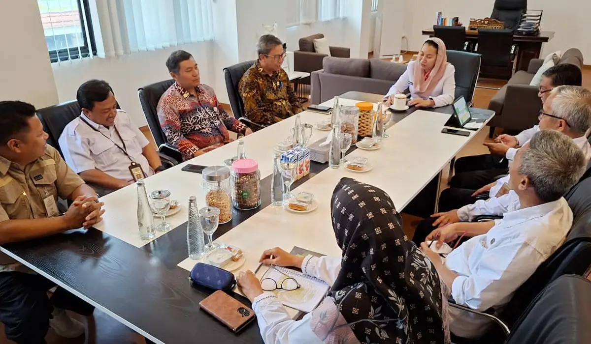 Wawali Imelda menerima kunjungan Wakil Ketua Komnas HAM beserta romboingan di ruang kerjanya, Rabu (29/10/2025). (©Prokopim Setda Kota Palu/Jufri)