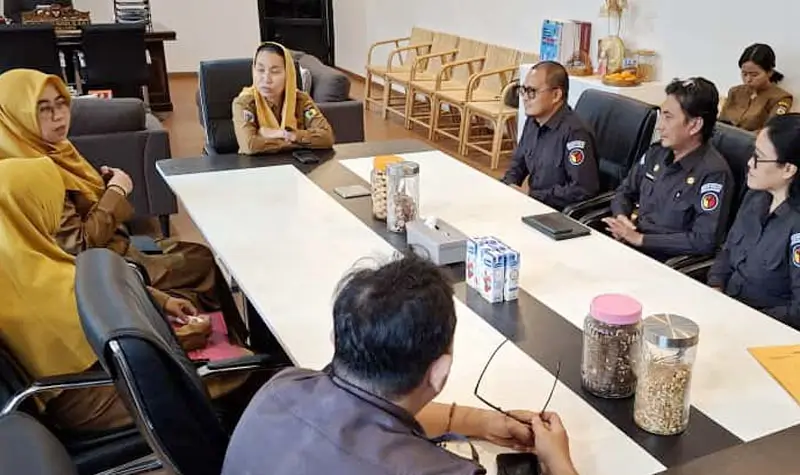 Wawali Imleda menerima kunjungan Bawaslu Kota Palu, Senin (20/10/2025). (©Ptokopim Setda Kota Palu/Jufri)