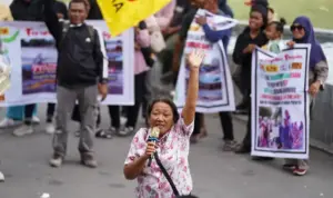 Penyintas Bencana Demo Wali Kota Tuntut Hunian Layak