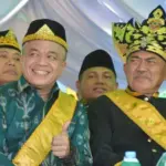 Wali Kota PAlu Hadianto Rasyid (kiri) bersama Raja Buol pad aperintatan HUT ke-26 Kabupaten Buol, Minggu !12/10/2025). (© Diskominfosantik Kota Palu)
