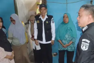 Wali Kota Palu Hadianto Rasyid (kanan) di Sekolah Khusus Keluarga Watusampu, Rabu (22/10/2025). (©Prokopim Setda Kota Palu/Imron)