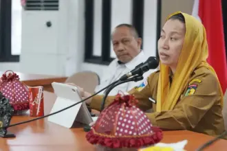 Wawali Imelda pada pembukaan seminar akhir ketimpangan wilayah di palu, Senin (6/10/2025). (© Prokopim Setda Kota Palu/Iwan)