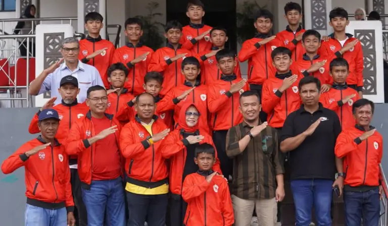Tim SSB Collectiopn yang akan berlaga di kompetisi sepakbola Singa Cup di Singiapura. (©Prokopim Setda Kota Palu/Iwan)