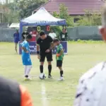 Dua tim memulai laga perdana pada kompetisi sepakbola U-12 memperebutkan piala Wali Kota 2025 di Lapngan Bola Putra Kaili, Pengawu, Sabtu (11/10/2025). (© Prokopim Setda Kota Palu/Jufri)