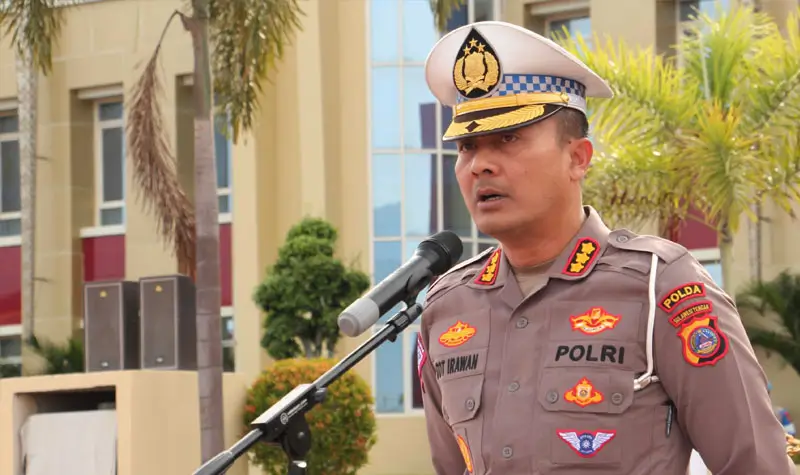 Dirlantas Polda Sulteng, Kombes Pol Atot Irawan, pada apel pagi di halaman Mapolda Sulteng pada Selasa (7/10/2025). (© Humas Podla Sutleng)